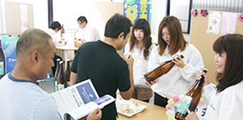 パワーフコイダンの試飲風景